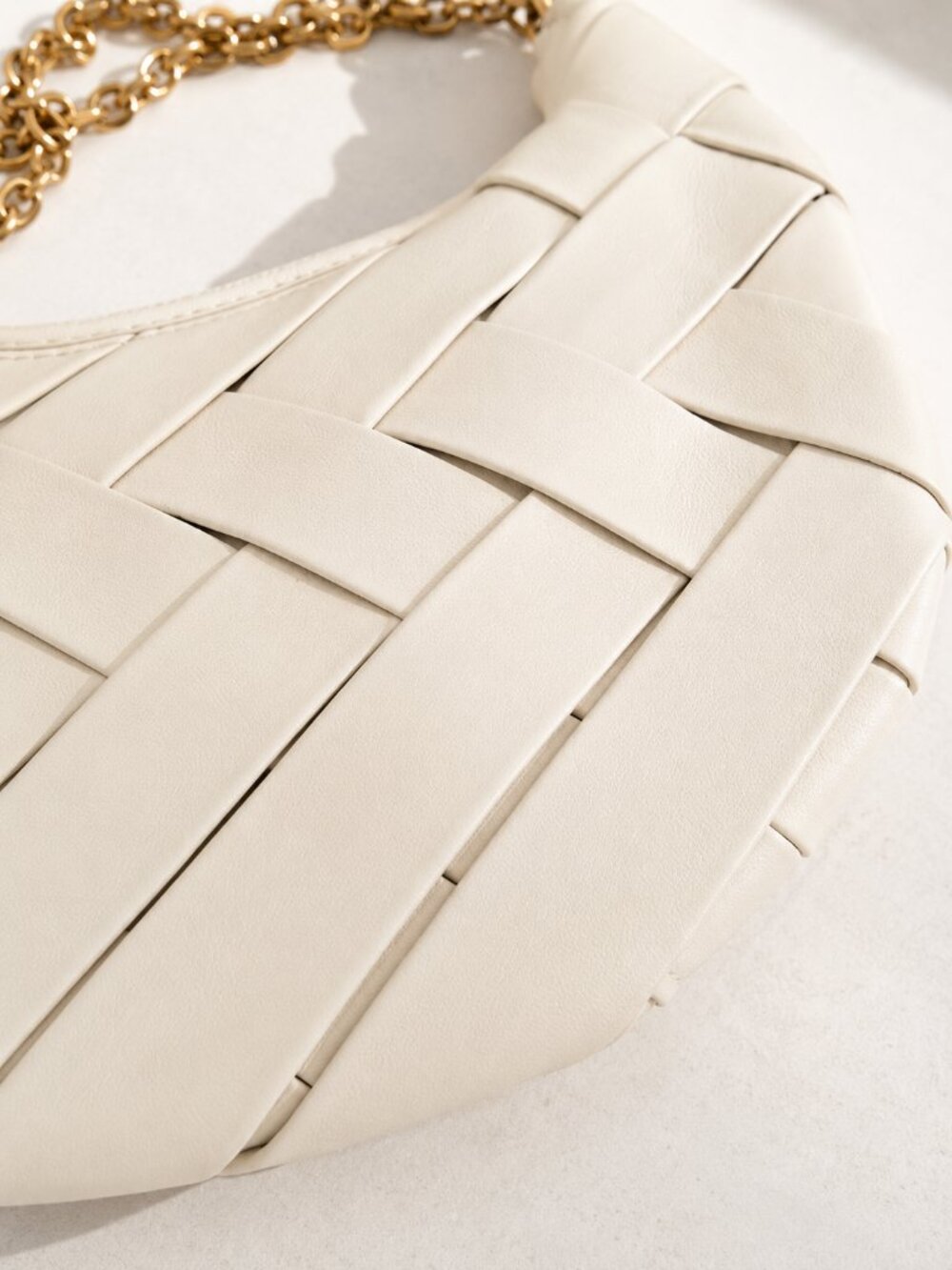 Urban Expressions Ivory Woven Crossbody Bag Gold Chain Resort Shoulder Purse - Picture 4 of 8